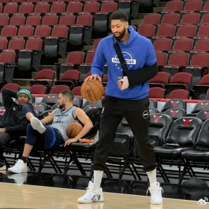 开云体育官网-浓眉近照曝光：左手腕缠厚绷带心情不错 被交易概率暴跌仅剩8%|安东尼·戴维斯|独行侠|安东尼-戴维斯|多伦多猛龙队|芝加哥公牛队_新浪新闻