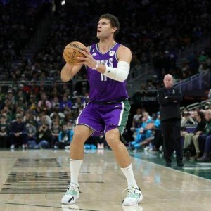 洛佩兹今夏合同就将到期 字母哥为其续约撑腰