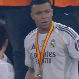 👀世体：姆巴佩赛后多次让队友不要为巴萨鼓掌，并催促队友离开